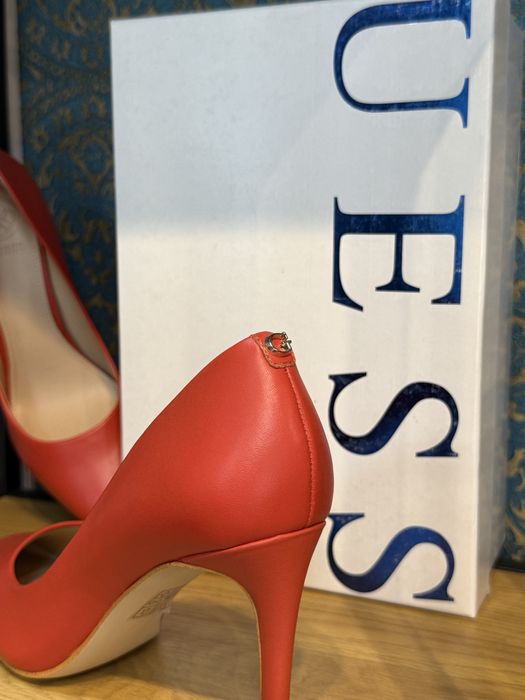 Дамски обувки на ток GUESS Red