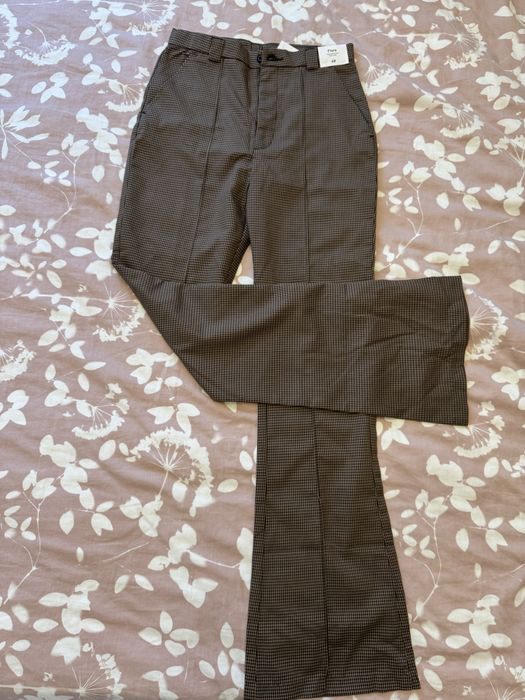 Pantaloni evazati, maro H&M