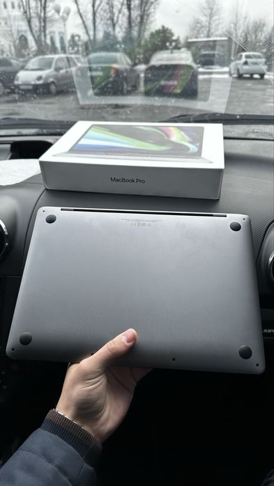 MacBook Pro M2 8/512 GB sotiladi