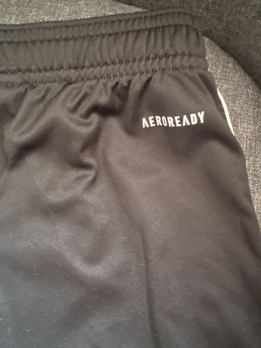 Оригинални къси панталони на Манчестър Юнайтед - размер 7-8 години