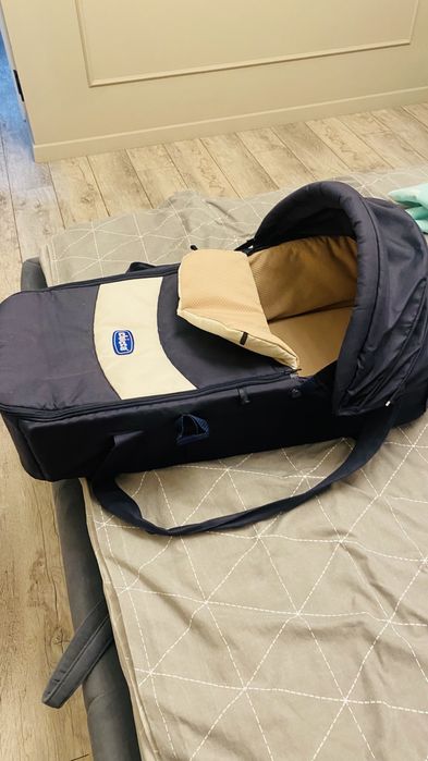 Продаю переноску chicco