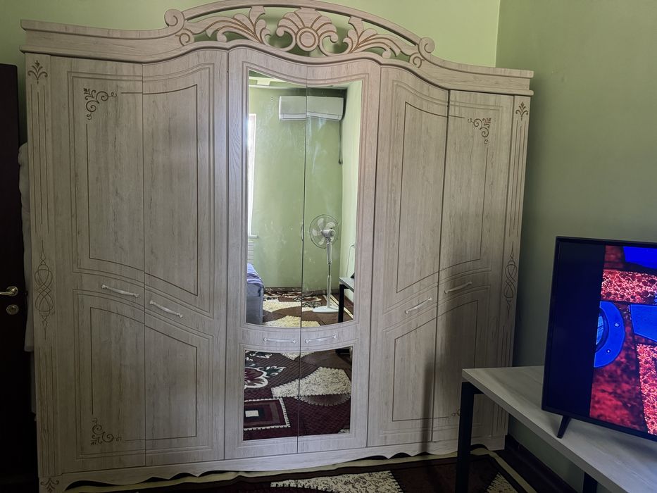 Продам большой шифоньер доя спальни