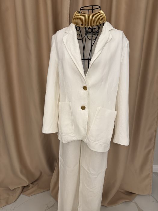 Бял костюм Zara дънков , сако и панталон