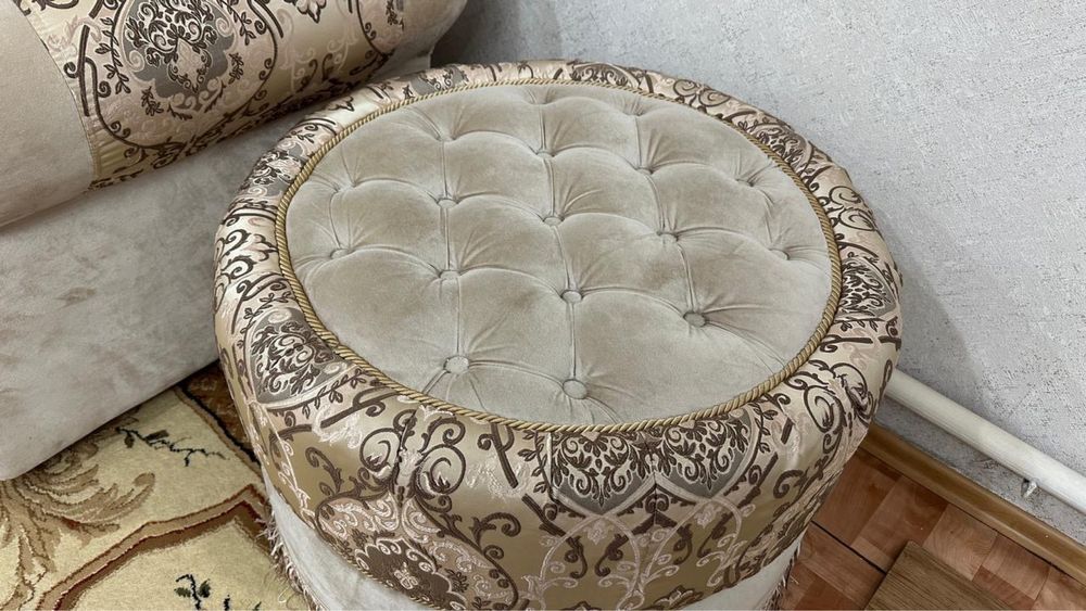 Диван сатылады.