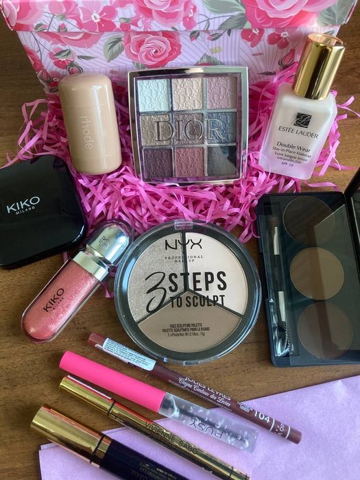 Набор косметики, маска в подарок