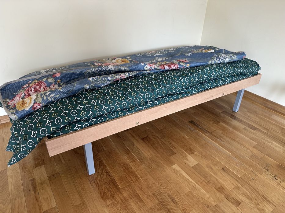 Односпальная кровать