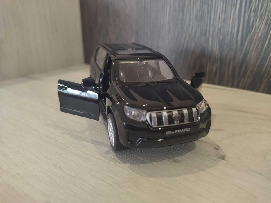 Метална количка Toyota Land Cruiser Prado !!!