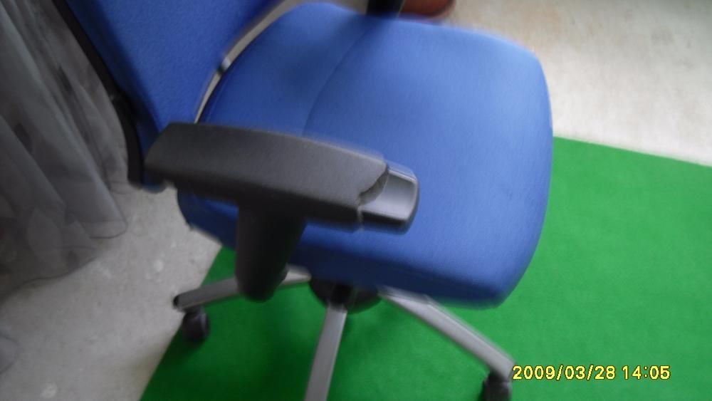 бюро на колелца запазено