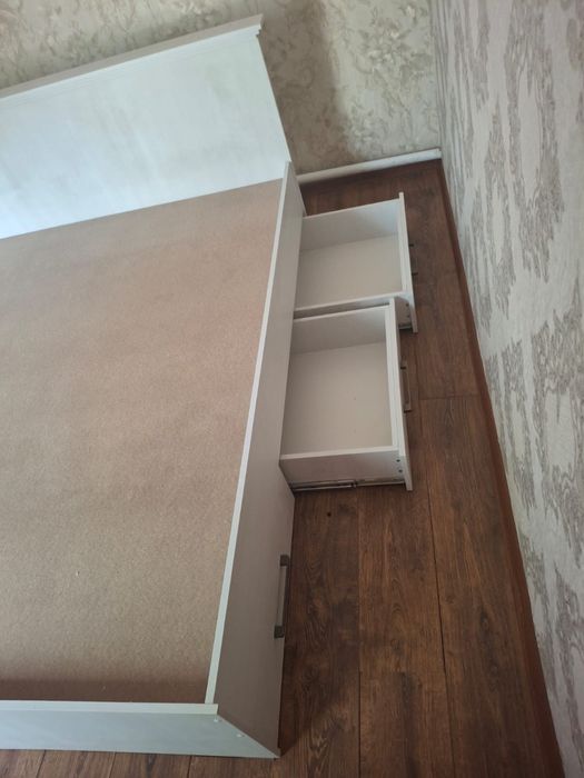 Продаётся двух спальная кровать