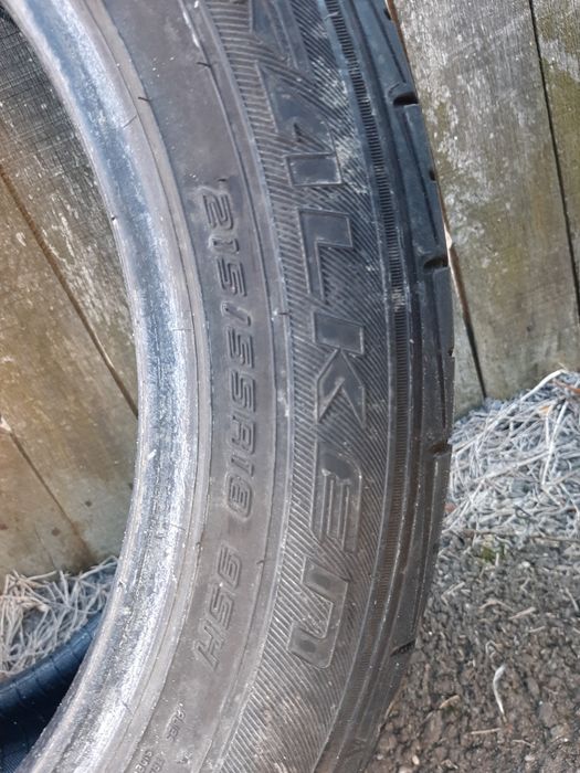 Vând 2 cauciucuri 215/55   R18