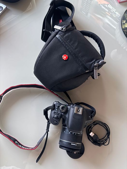 Фотоапарат Canon EOS 800 D