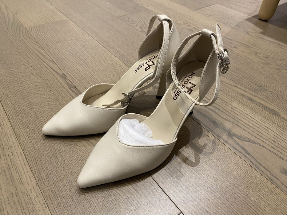 Кожаные туфли.