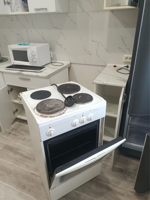 Продам электро плиту