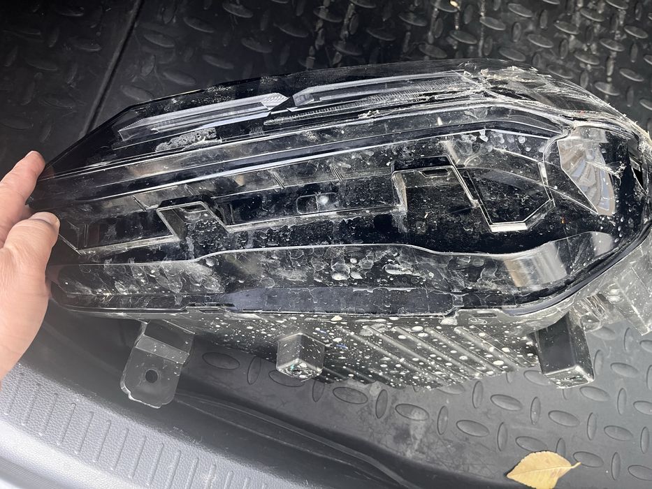 Продам фару на Geely Coolray, оригинал левую