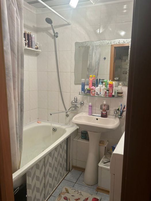 Продам четырехкомнатную квартиру