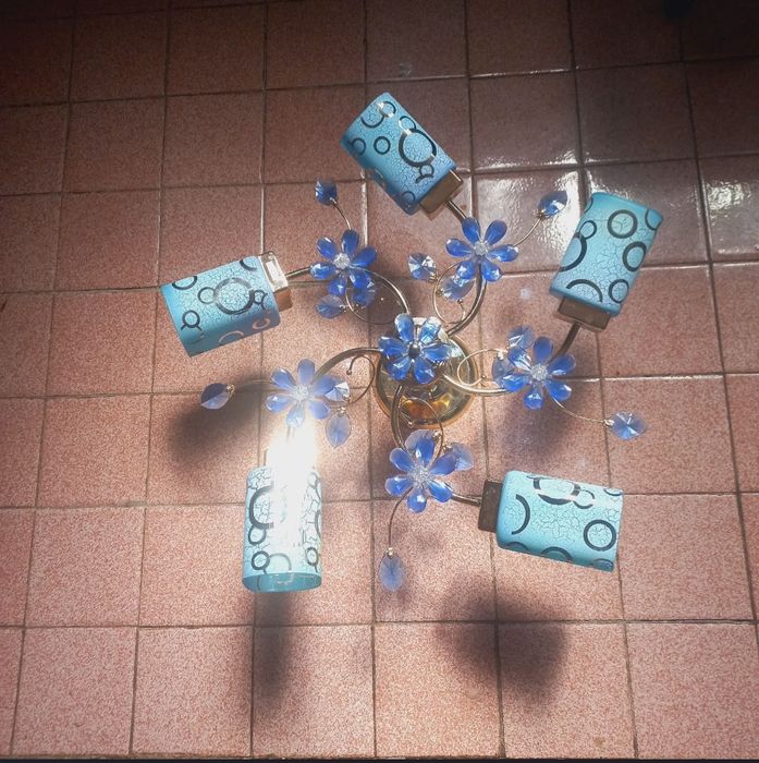 Люстры потолочные.