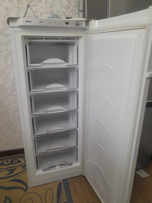 Продам морозильник