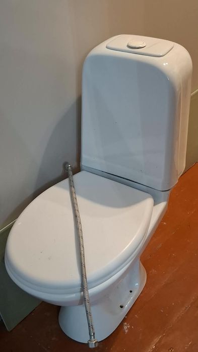 Унитаз срочно продам