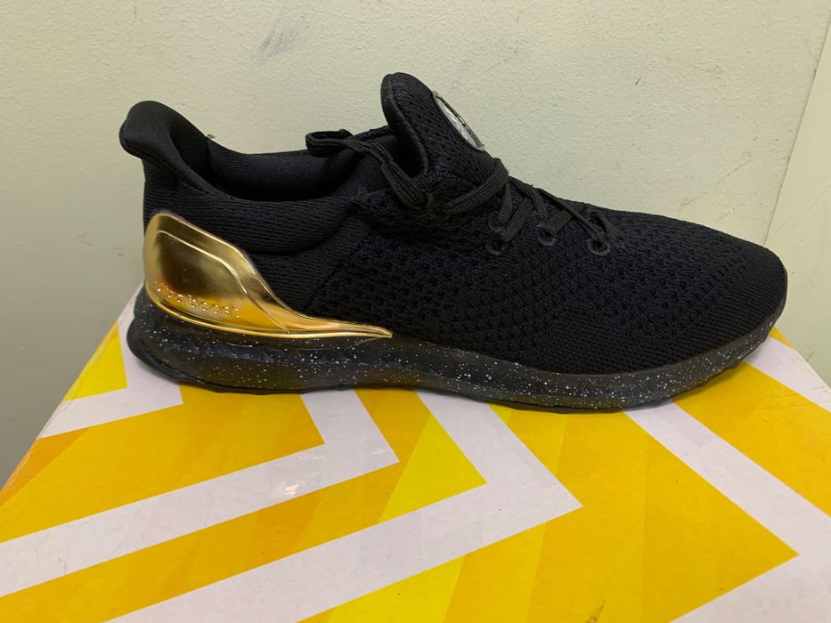 Нови мъжки маратонки Adidas Ultraboost black/Gold номер 42 и 43