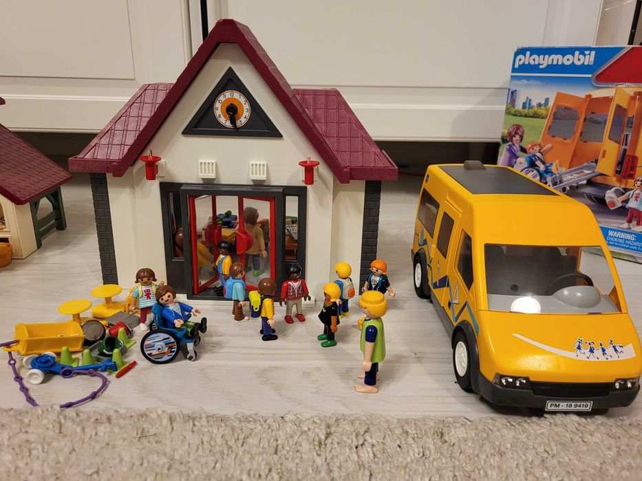 Seturi Playmobil de Craciun Iarna Casa familiei Scoala cu autobuzul