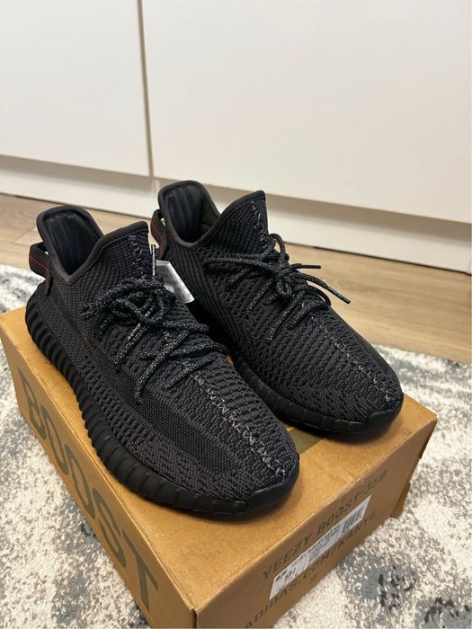 Adidasi Yeezy boost