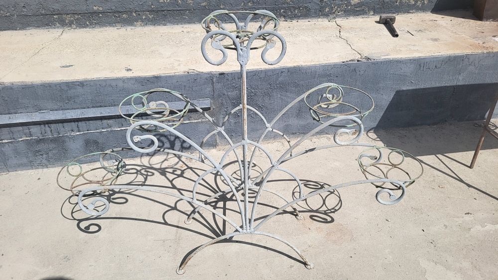 Цветочник подставка          .