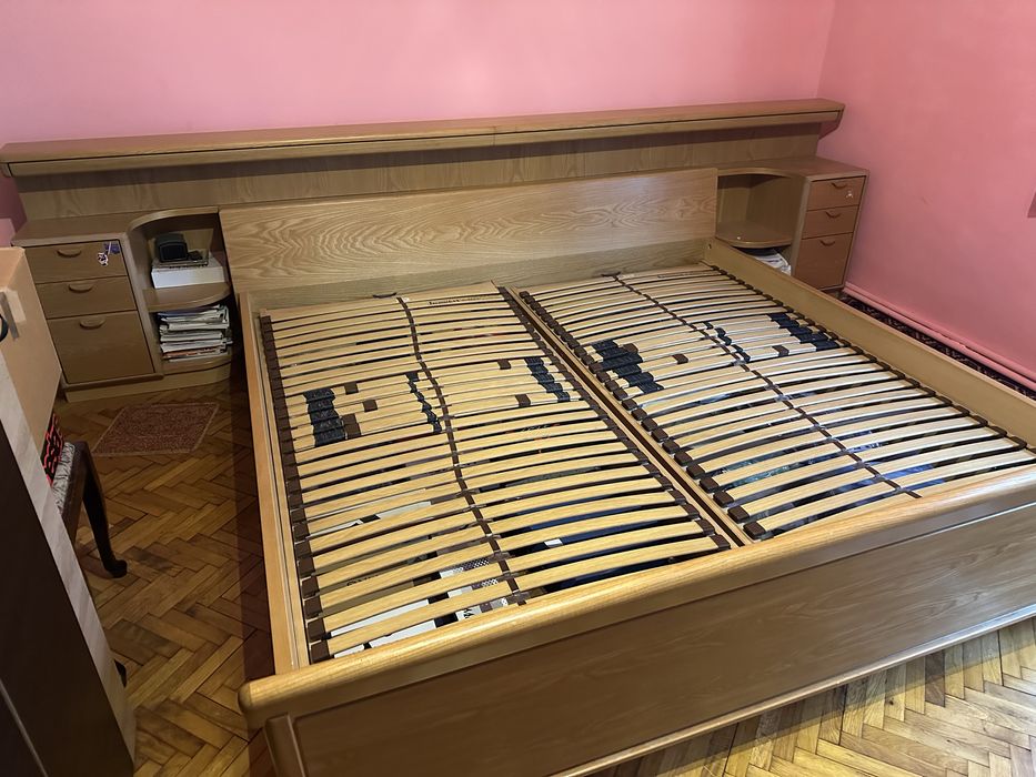 Vând pat matrimonial.