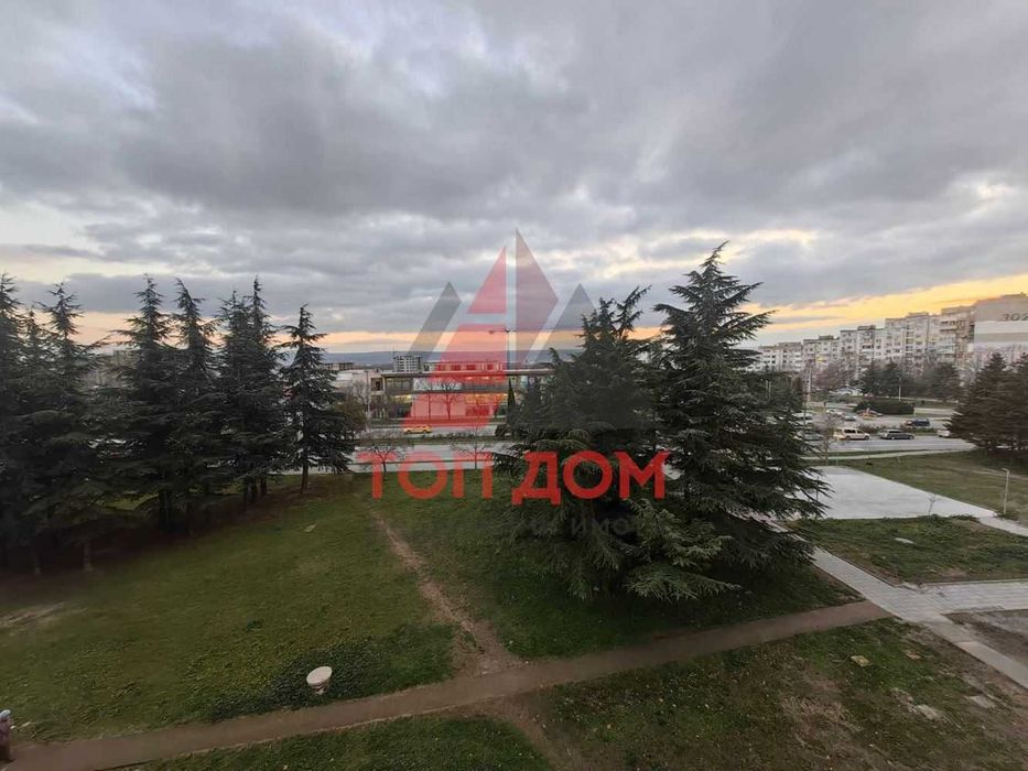 Тристаен ! Модерно Обзаведен ! Отлично състояние ! Свободен за нанасяне ! До Кауфланд !