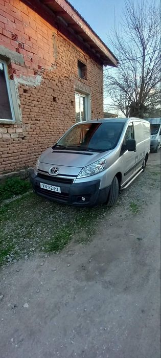 Toyota Proace  , продавам бус 2015 година,
2015 година