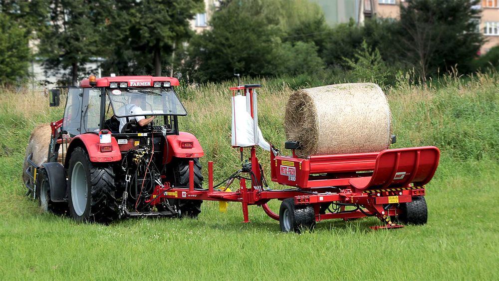 Metal-Fach Z593 Mașină de ambalat baloți tractată Metal-Fach Z593