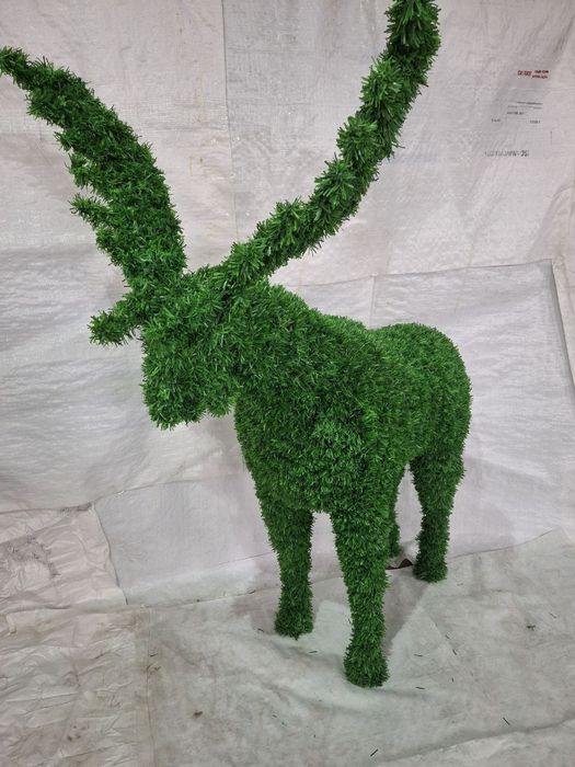 Стильный и практичный забор из искусственного газона