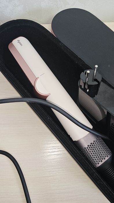 Выпрямитель  Dyson оригинал. Фен стайлер