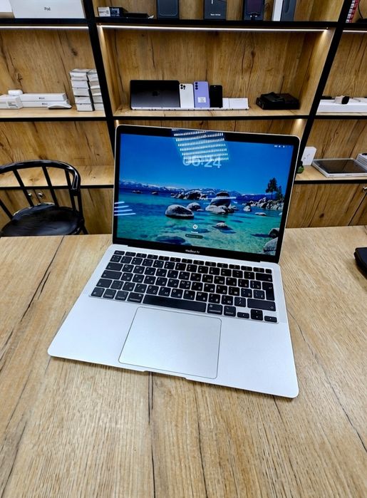 MacBook Air M1 Чип 256гб 8 ОЗУ Silver