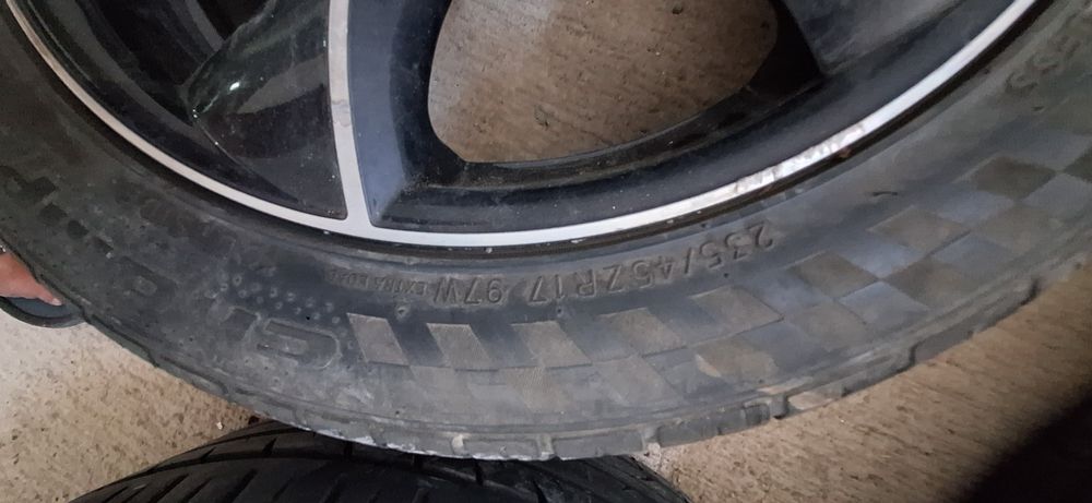 Гуми с джанти 235/45R17