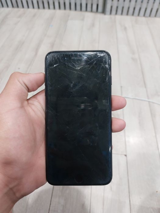 Айфон 7+ в хорошем состоянии