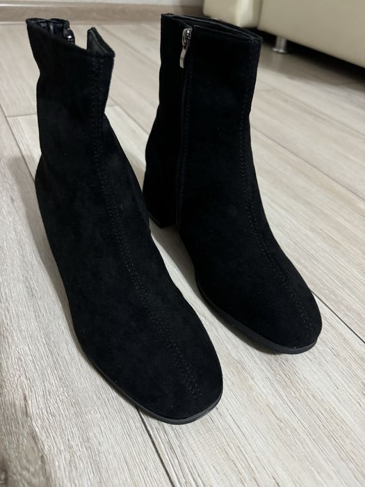 Продам новые сапоги ботильоны