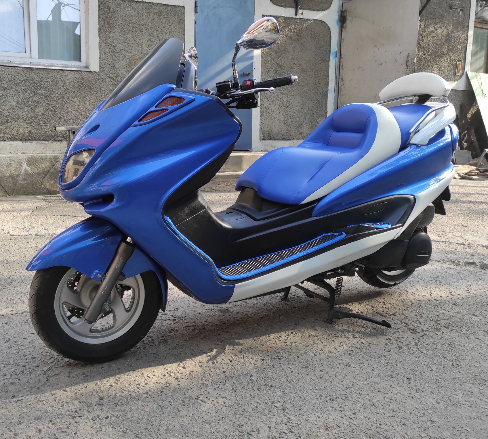 Скутер в алматы. Yamaha Majesty 250 2007. Скутер Ямаха 250 кубов. Скутер Ямаха 2007. Скутер Ямаха 100 кубов.