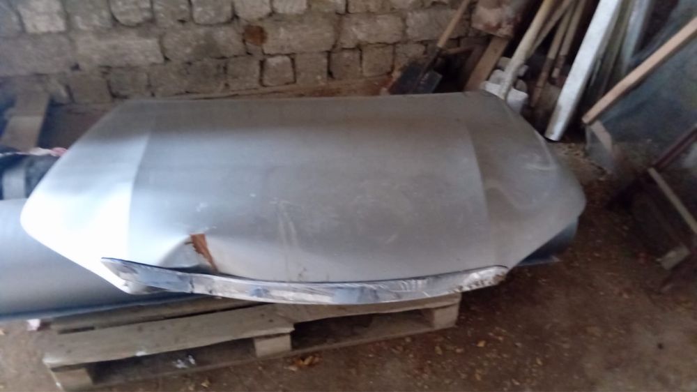 Капот на хайюкс