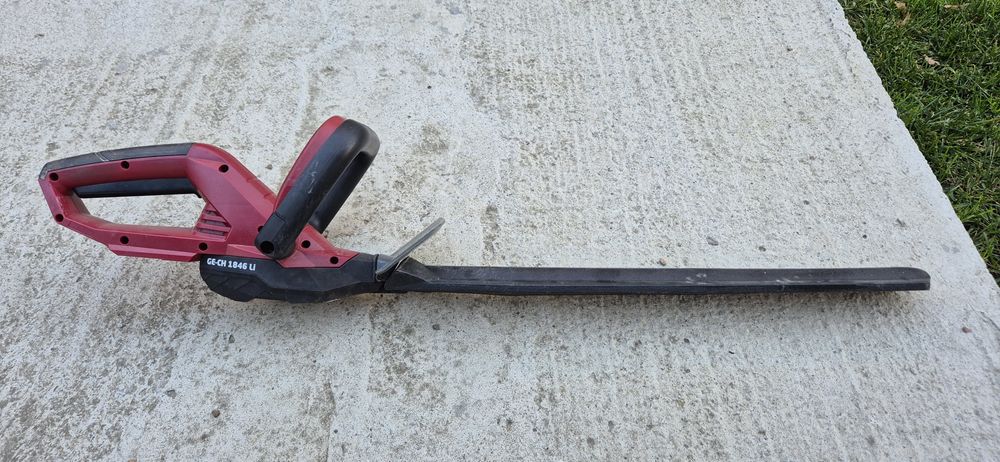 Trimmer gard viu Einhell pe acumulator.