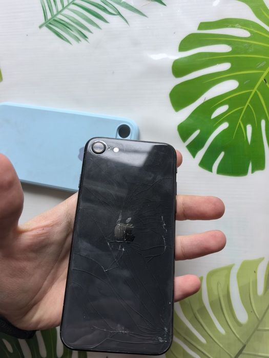 Айфон се 2020 в нормальном состояние