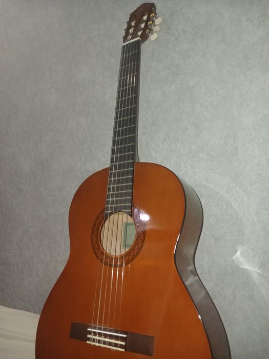 Классическая гитара Yamaha C40.