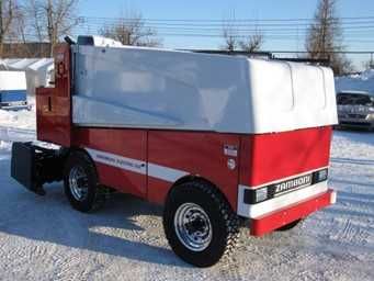 Ледозаливочная машина ZAMBONI