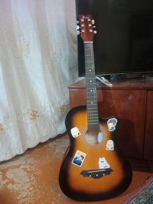 Продается акустическая гитара.