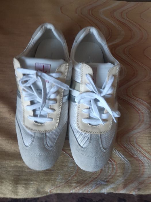 Маратонките се продават