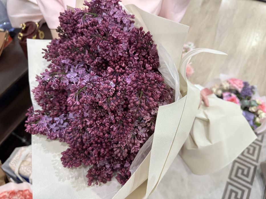 Букеты , цветы свежие