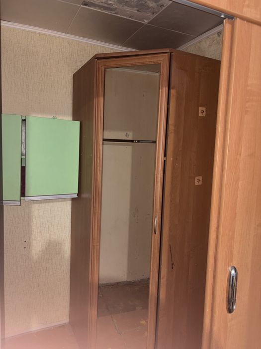 Кухонный гарнитур, шкаф, и угловой диван