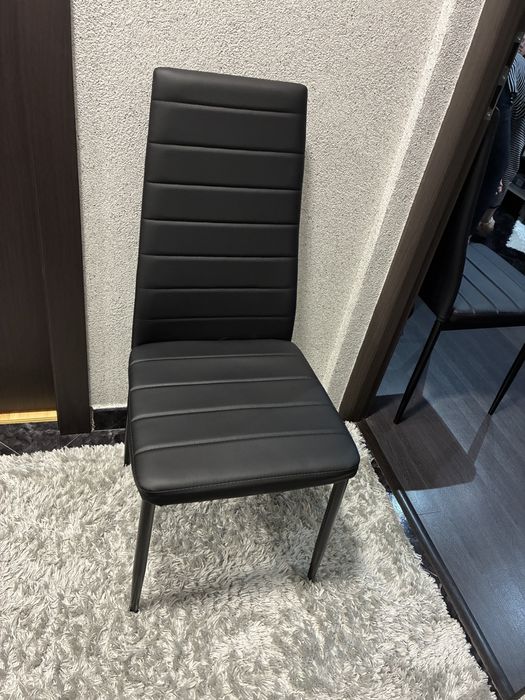 Трапезен стол черен еко кожа