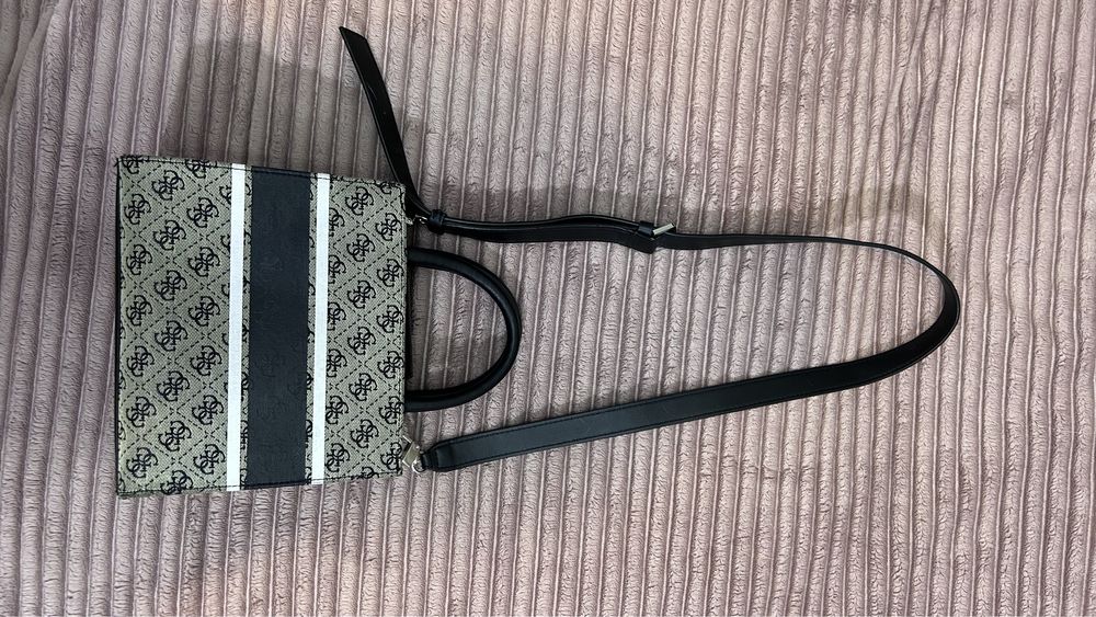 Сумка Guess