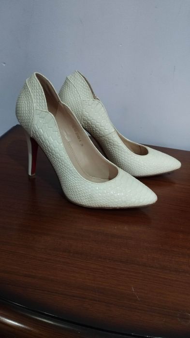 Oq tufli turkiyaniki