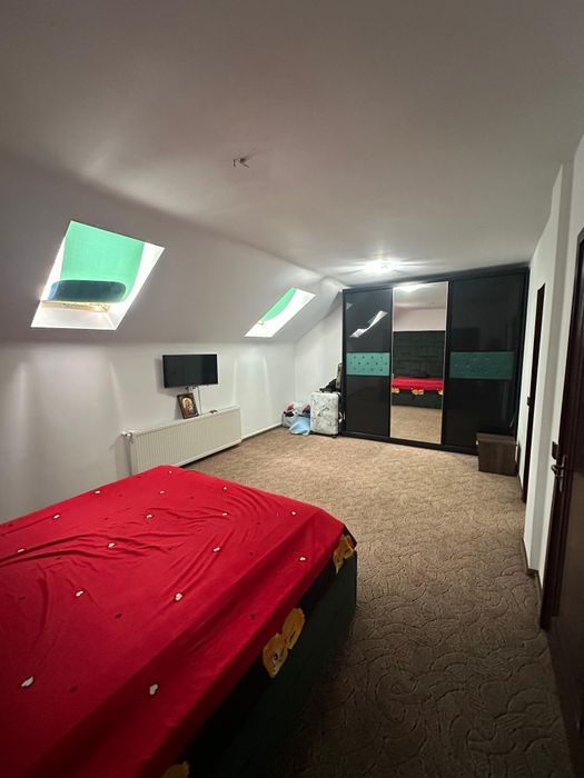 Apartament 4 camere ,,2 grupuri sanitare ,mansarda ,125 mp
